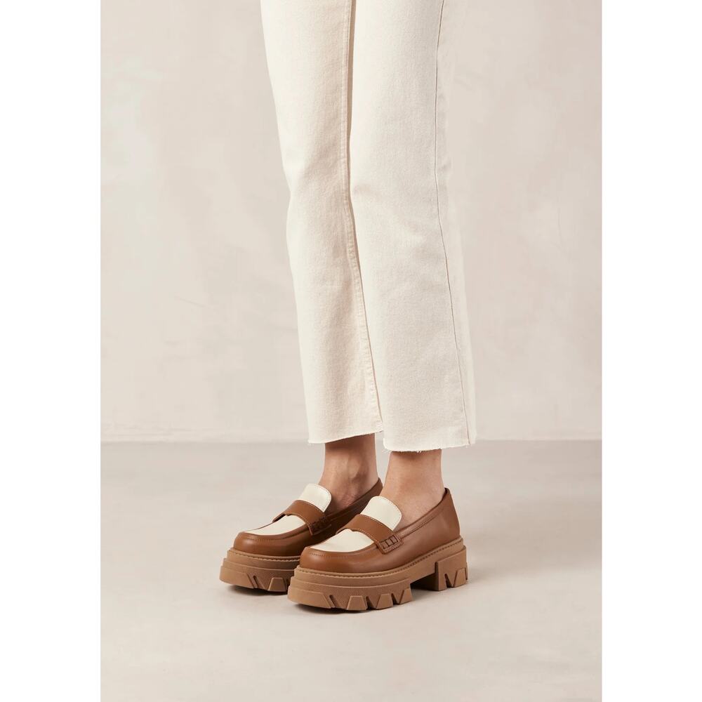 Alohas Tan & white trailblazers bicolor leather chunky loafers